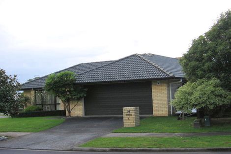 Photo of property in 2 Ridgefield Lane, East Tamaki Heights, Auckland, 2016