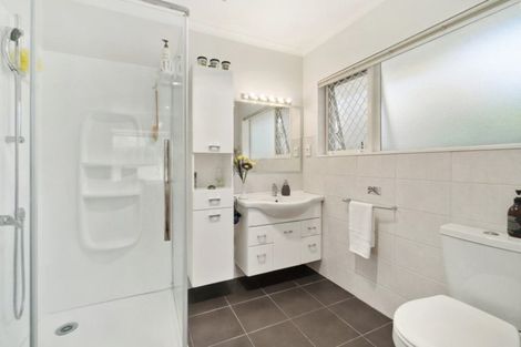 Photo of property in 2 San Fernando Way, Henderson, Auckland, 0612