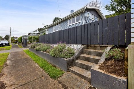 Photo of property in 14 Whakawhiti Street, Marfell, New Plymouth, 4310