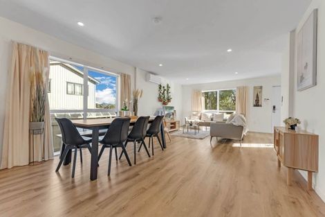 Photo of property in 45c Rangeview Road, Sunnyvale, Auckland, 0612