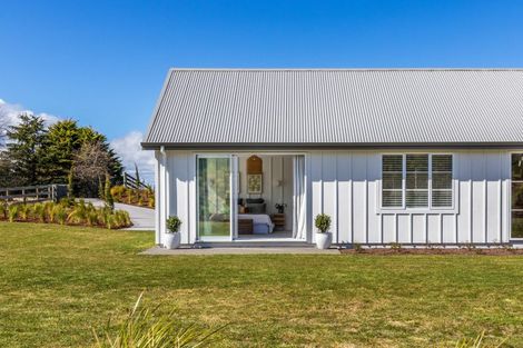 Photo of property in 5 Lens Way, Acacia Bay, Taupo, 3385