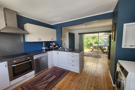 Photo of property in 92 Ruskin Road, Newlands, Wellington, 6037