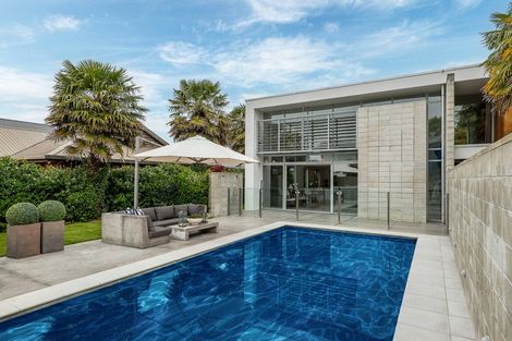 Photo of property in 60 Aikmans Road, Merivale, Christchurch, 8014