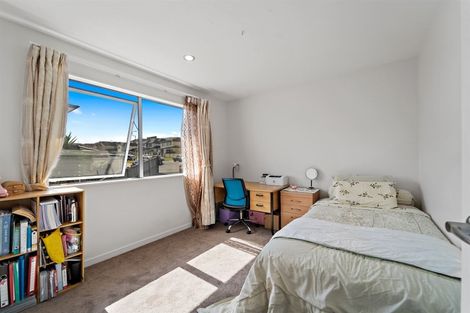 Photo of property in 25 Ballyboe Place, Pinehill, Auckland, 0632