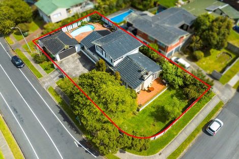 Photo of property in 2 King Richard Place, Browns Bay, Auckland, 0630