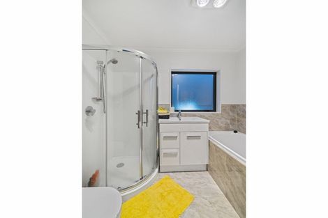 Photo of property in 14 Kereru Rise, Papakura, 2110