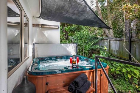 Photo of property in 15 Margaret Henry Crescent, Oteha, Auckland, 0632