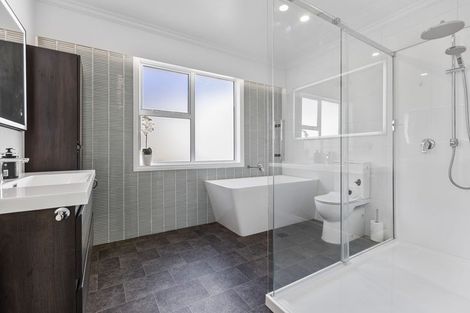 Photo of property in 218 Henwood Road, Paraite, New Plymouth, 4372