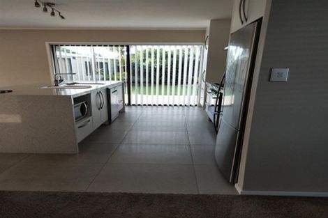 Photo of property in 22 Sturges Road, Henderson, Auckland, 0612