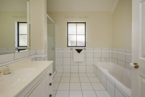 Photo of property in 5 Kilkenny Place, Fitzherbert, Palmerston North, 4410