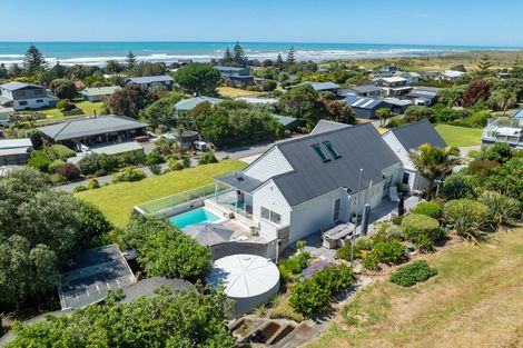 Photo of property in 11 Palm Parade, Riversdale Beach, Masterton, 5872