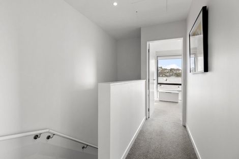 Photo of property in 15/6 Oswald Crescent, Paparangi, Wellington, 6037