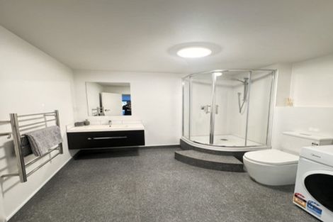 Photo of property in 111 Pupuke Road, Northcote, Auckland, 0627