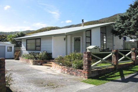 Photo of property in 29 Antrim Crescent, Wainuiomata, Lower Hutt, 5014