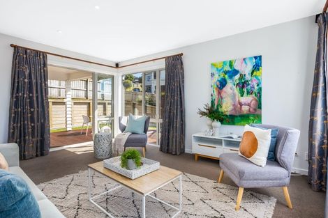 Photo of property in 4 Kaweka Close, Aotea, Porirua, 5024