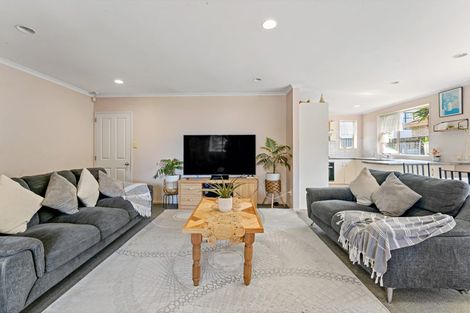 Photo of property in 13 Piriti Place, Weymouth, Auckland, 2103