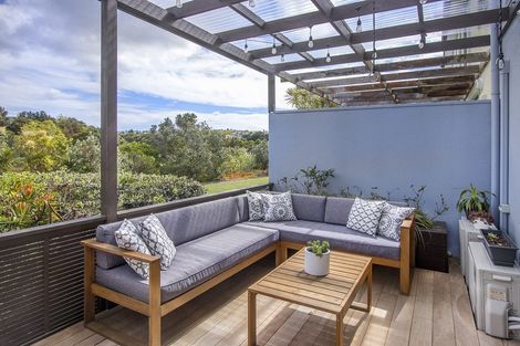 Photo of property in 9s Clearwater Cove, West Harbour, Auckland, 0618