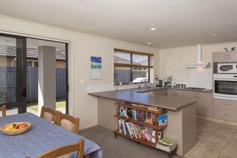 Photo of property in 10 Beachmere Place, Papamoa Beach, Papamoa, 3118