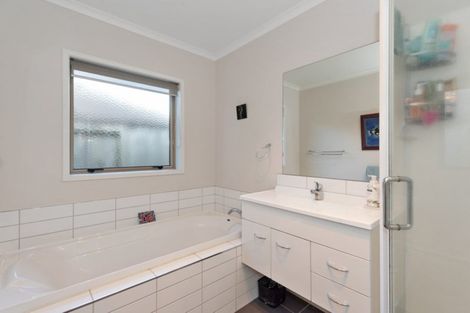 Photo of property in 27 Whitney Place, Rototuna North, Hamilton, 3210