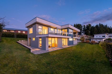 Photo of property in 5 Bovett Place, Wanaka, 9305