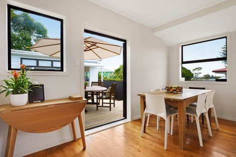 Photo of property in 124 Archibald Road, Kelston, Auckland, 0602