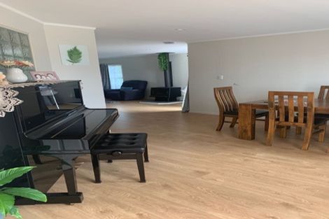 Photo of property in 15 Vermeer Place, West Harbour, Auckland, 0618