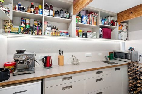 Photo of property in 315 Glenfield Road, Glenfield, Auckland, 0629