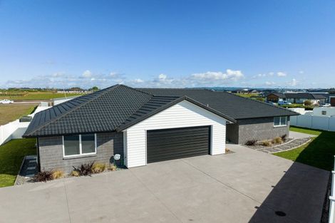 Photo of property in 18 Maturiki Drive, One Tree Point, 0118