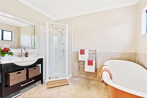 Photo of property in 32 The Avenue, Albany, Auckland, 0632