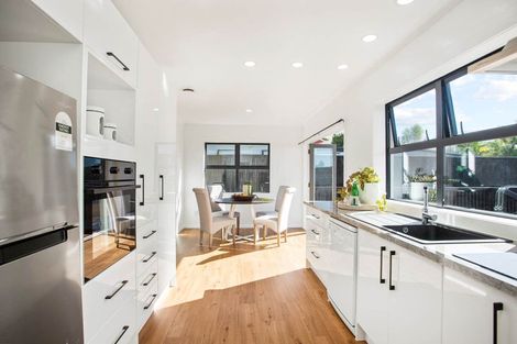 Photo of property in 5 Boys Place, Pakuranga Heights, Auckland, 2010