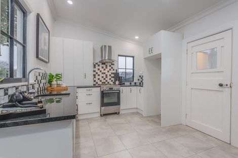 Photo of property in 10 Manson Street, Terrace End, Palmerston North, 4410