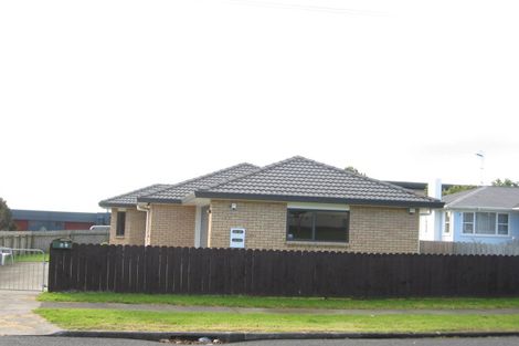 Photo of property in 8a Fields Road, Manurewa, Auckland, 2102