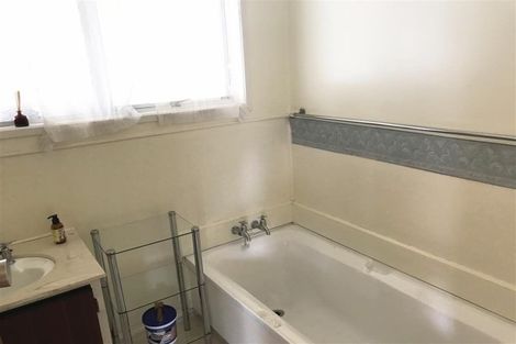 Photo of property in 22 Kelman Road, Kelston, Auckland, 0602