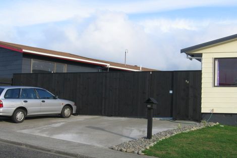 Photo of property in 22 Sunhaven Drive, Newlands, Wellington, 6037