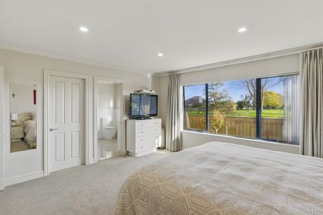 Photo of property in 41 Holcombe Drive, Paraparaumu, 5032