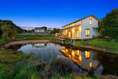 Photo of property in 106 Paetawa Road, Peka Peka, Waikanae, 5391