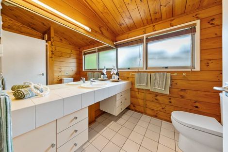 Photo of property in 204 Shaw Road, Oratia, Auckland, 0604