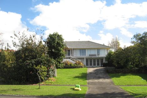 Photo of property in 19 Chatsworth Crescent, Pakuranga Heights, Auckland, 2010