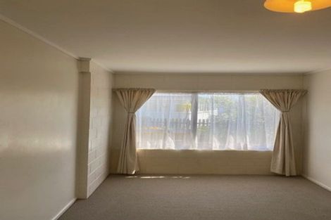 Photo of property in 5 Miltonia Avenue, Te Atatu South, Auckland, 0610