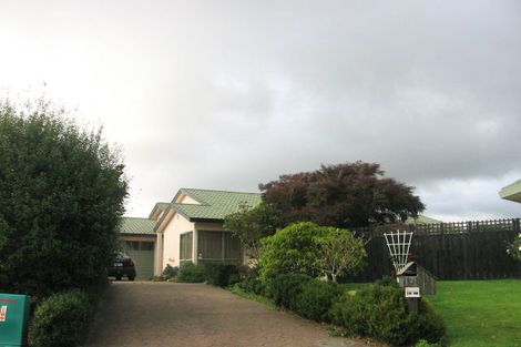 Photo of property in 32 Caroline Crescent, Highbury, Palmerston North, 4412