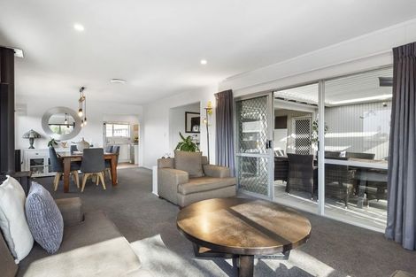 Photo of property in 127 Oaktree Avenue, Browns Bay, Auckland, 0630