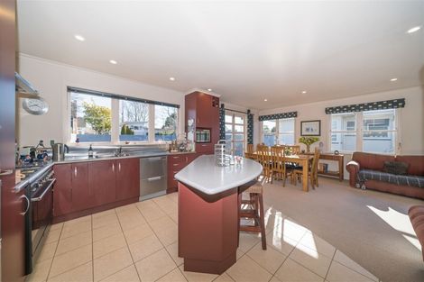 Photo of property in 51 Lincoln Terrace, Hokowhitu, Palmerston North, 4410