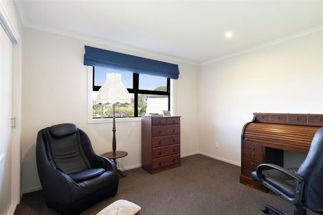 Photo of property in 9 Tullahoma Way, Ohau, Levin, 5570