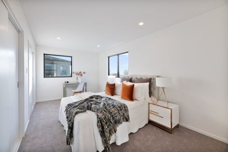 Photo of property in 18b Mackenzie Street, Te Atatu South, Auckland, 0610