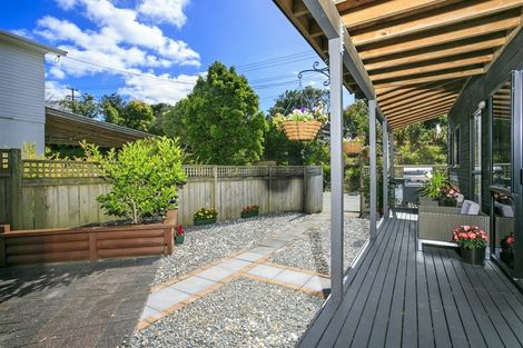 Photo of property in 2/182 Queen Street, Northcote Point, Auckland, 0627
