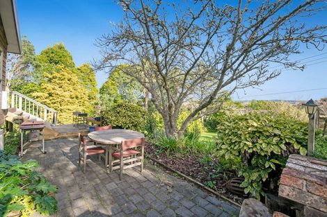 Photo of property in 2 Hand Road, Helensville, 0800