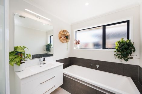 Photo of property in 2 Monarch Drive, Ashhurst, 4810