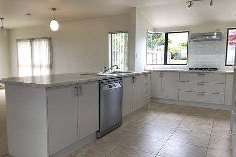 Photo of property in 26 Bronzewing Terrace, Unsworth Heights, Auckland, 0632