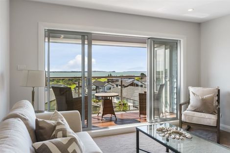 Photo of property in 33 Te Oneroa Way, Long Bay, Auckland, 0630