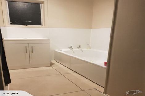 Photo of property in 8 Pukeroa Place, Papakura, 2110